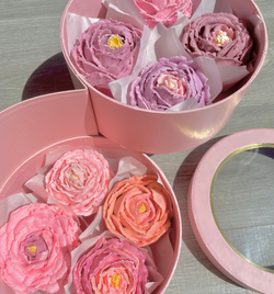 Rose cupcakes two tiers gift box that contains 8 pieces of cupcakes